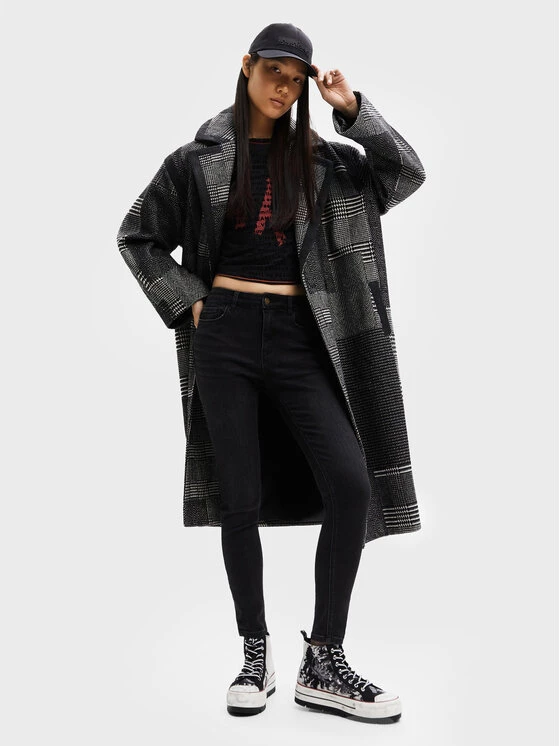 Desigual Γυναίκες Τζιν 22WWDD25 Μαύρο Skinny Fit 4 Desigual Γυναίκες Τζιν 22WWDD25 Μαύρο Skinny Fit - Image 2