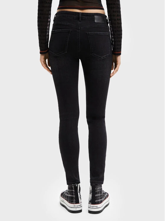 Desigual Γυναίκες Τζιν 22WWDD25 Μαύρο Skinny Fit 5 Desigual Γυναίκες Τζιν 22WWDD25 Μαύρο Skinny Fit - Image 3