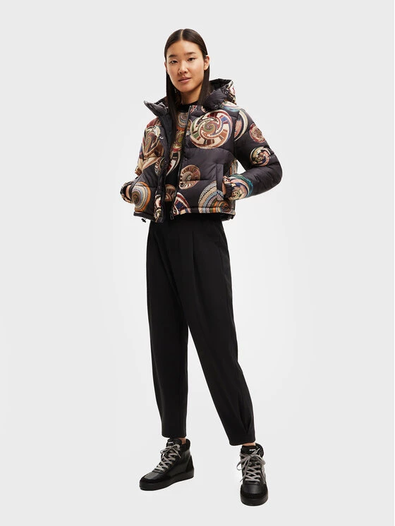 Desigual Γυναίκες Πουπουλένια Μπουφάν Μπουφάν πουπουλένιο Heddal 22WWEWA3 Μαύρο Regular Fit 4 Desigual Γυναίκες Πουπουλένια Μπουφάν Μπουφάν πουπουλένιο Heddal 22WWEWA3 Μαύρο Regular Fit - Image 2