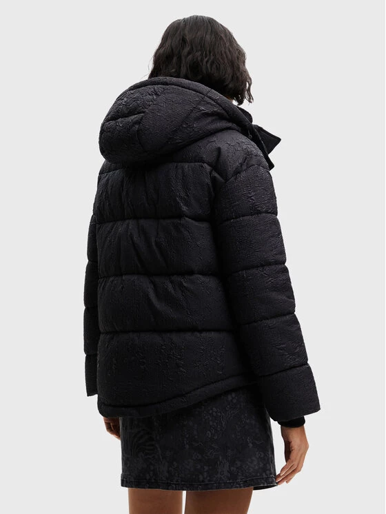 Desigual Γυναίκες Χειμωνιάτικα Μπουφάν Μπουφάν πουπουλένιο Estocolmo 22WWEW18 Μαύρο Regular Fit 5 Desigual Γυναίκες Χειμωνιάτικα Μπουφάν Μπουφάν πουπουλένιο Estocolmo 22WWEW18 Μαύρο Regular Fit - Image 3