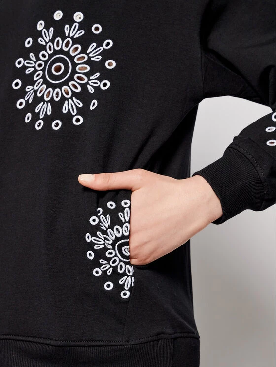 Desigual Γυναίκες Μπλούζες Μπλούζα No Zip Swiss Empoidery 21SOSK03 Μαύρο Regular Fit 6 Desigual Γυναίκες Μπλούζες Μπλούζα No Zip Swiss Empoidery 21SOSK03 Μαύρο Regular Fit - Image 4