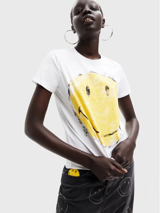 Desigual Γυναίκες T-shirts T-Shirt SMILEY Ria 22WWTKAJ Λευκό Regular Fit 6 Desigual Γυναίκες T-shirts T-Shirt SMILEY Ria 22WWTKAJ Λευκό Regular Fit - Image 4