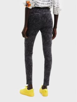 Desigual Γυναίκες Τζιν 22WWDD18 Μαύρο Skinny Fit 9 Desigual Γυναίκες Τζιν 22WWDD18 Μαύρο Skinny Fit -Εξοδος Desigual Κατάστημα unnamed file 438