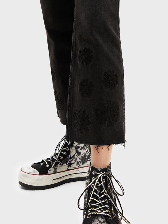 Desigual Γυναίκες Bootcut Τζιν 22WWDD51 Μαύρο Flare Fit 6 Desigual Γυναίκες Bootcut Τζιν 22WWDD51 Μαύρο Flare Fit - Image 4