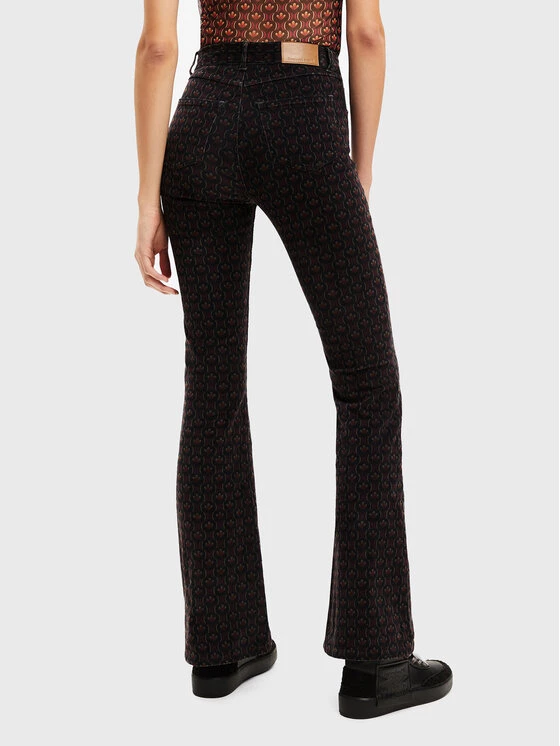 Desigual Γυναίκες Υφασμάτινα Παντελόνια Παντελόνι υφασμάτινο Tears 22WWPN08 Μαύρο Flare Fit 5 Desigual Γυναίκες Υφασμάτινα Παντελόνια Παντελόνι υφασμάτινο Tears 22WWPN08 Μαύρο Flare Fit - Image 3