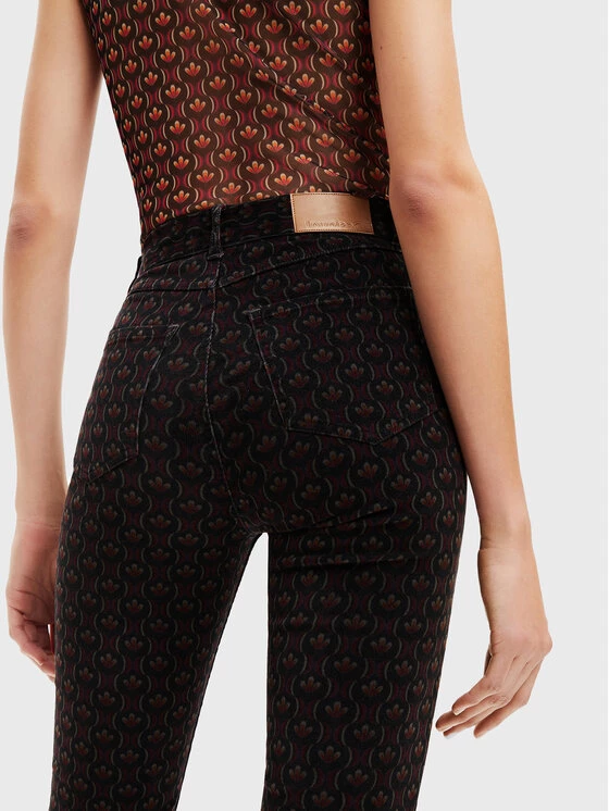 Desigual Γυναίκες Υφασμάτινα Παντελόνια Παντελόνι υφασμάτινο Tears 22WWPN08 Μαύρο Flare Fit 6 Desigual Γυναίκες Υφασμάτινα Παντελόνια Παντελόνι υφασμάτινο Tears 22WWPN08 Μαύρο Flare Fit - Image 4