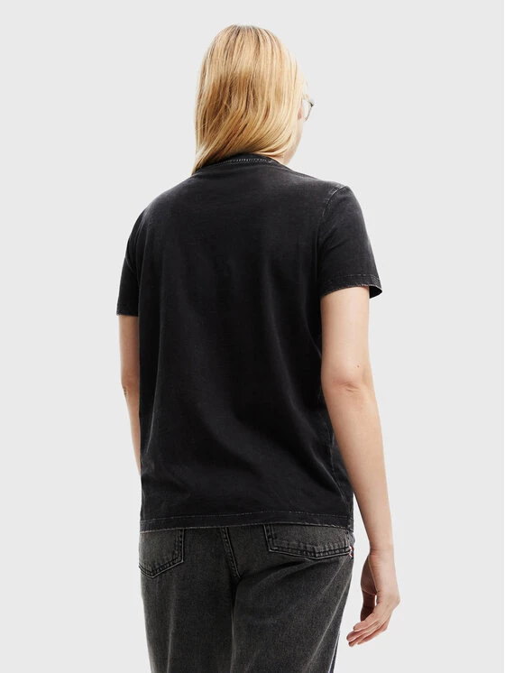 Desigual Γυναίκες T-shirts T-Shirt Horizonte 22WWTKA3 Μαύρο Regular Fit 5 Desigual Γυναίκες T-shirts T-Shirt Horizonte 22WWTKA3 Μαύρο Regular Fit - Image 3